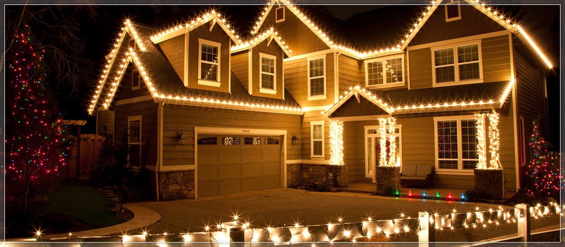 Outdoor Christmas Lights Ideas for the Roof