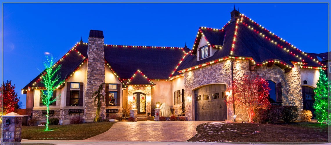 Outdoor Christmas Lights Ideas for the Roof