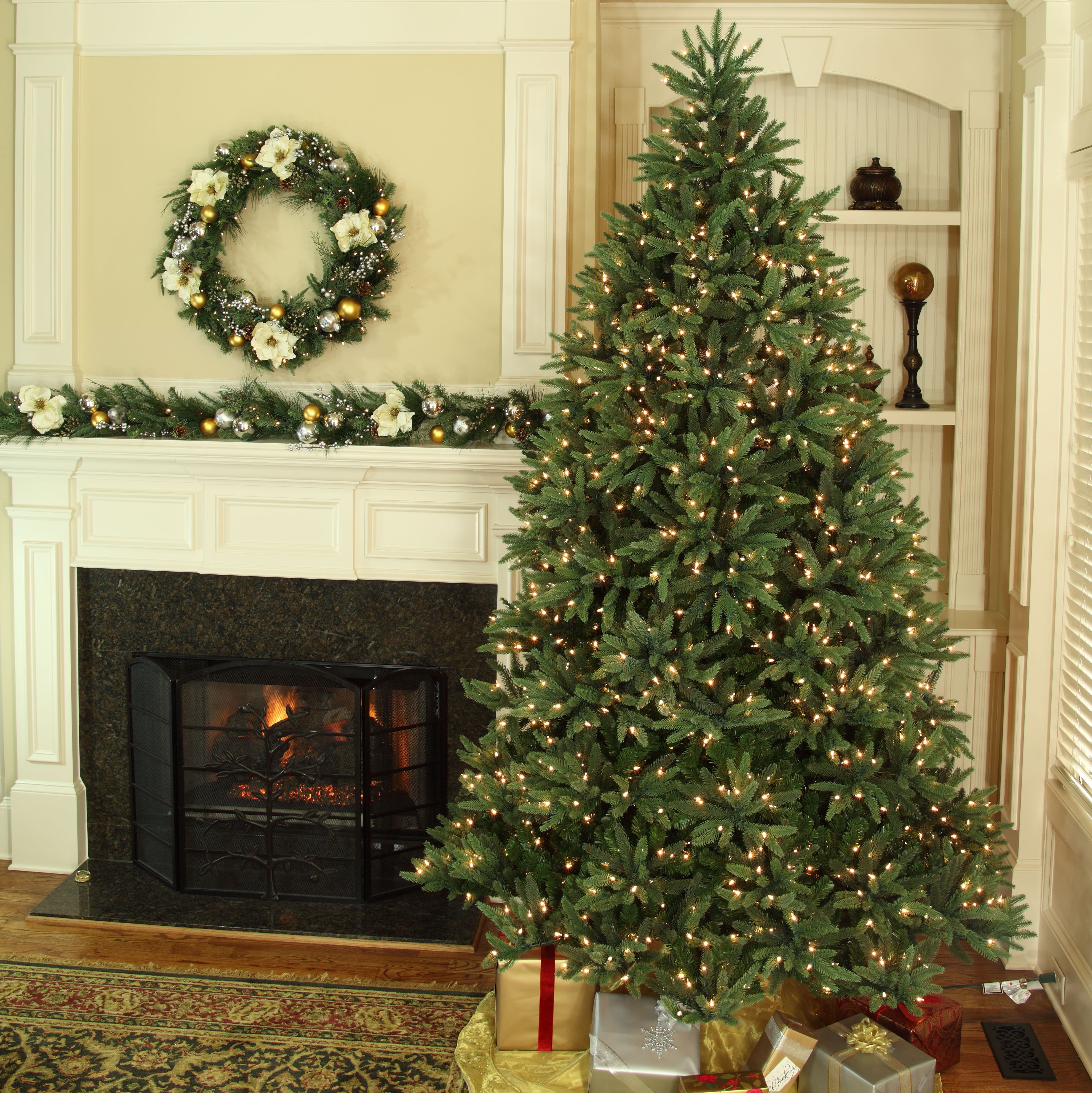 Noble Fir - Breathtaking green foliage, reminiscent of trees found in the forest, for a more natural look. Classic layered look, ideal for showcasing those special ornaments.