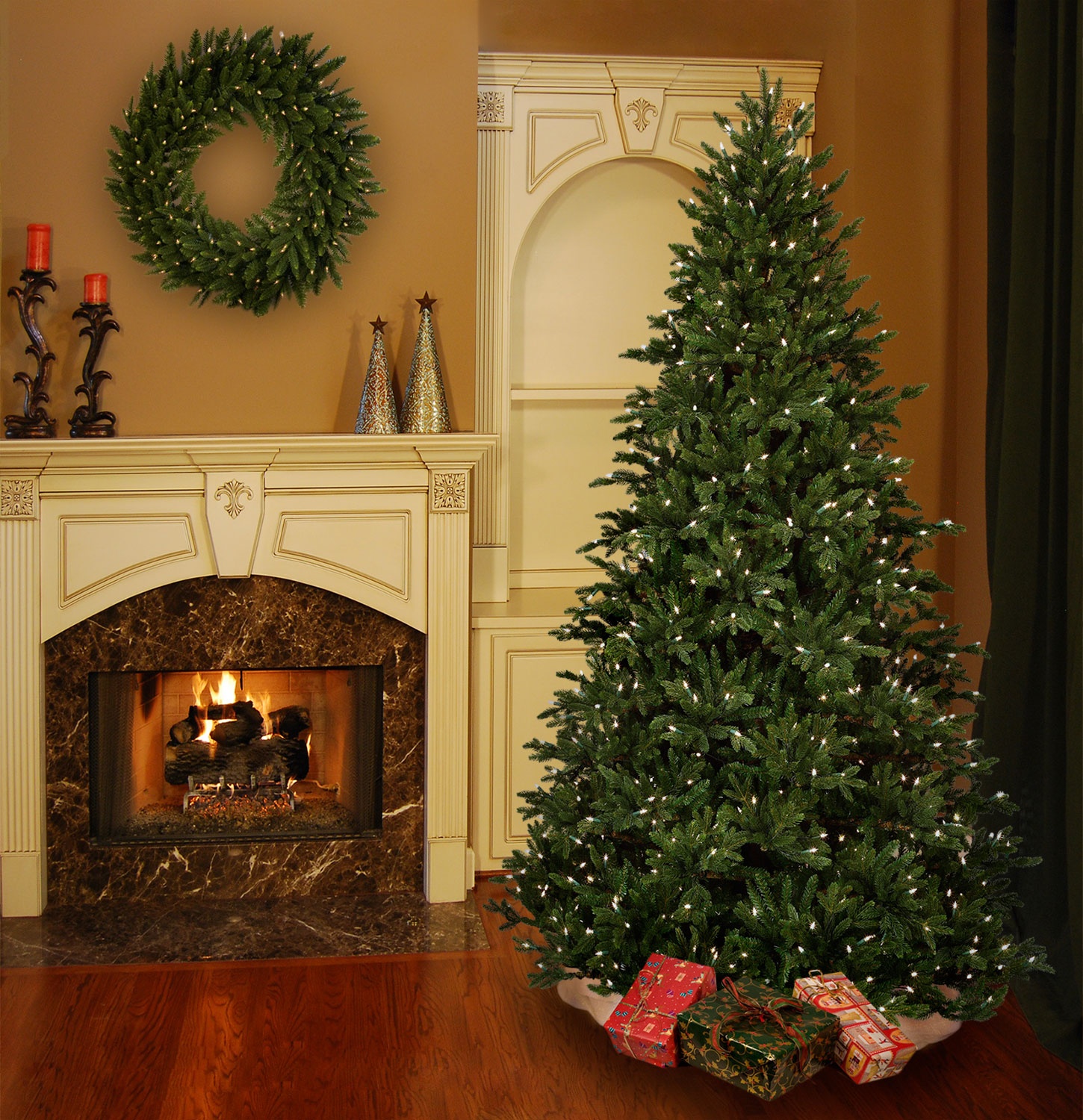 7.5' Full Canadian Fir Tree, 800 Clear Lamps 