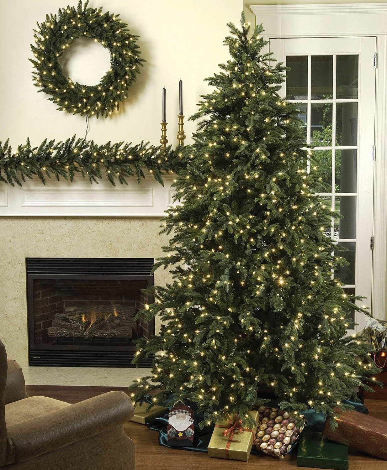 Product ID: 18903Description: 7.5' Full Carolina Fir Tree, 900 Multicolored Lamps