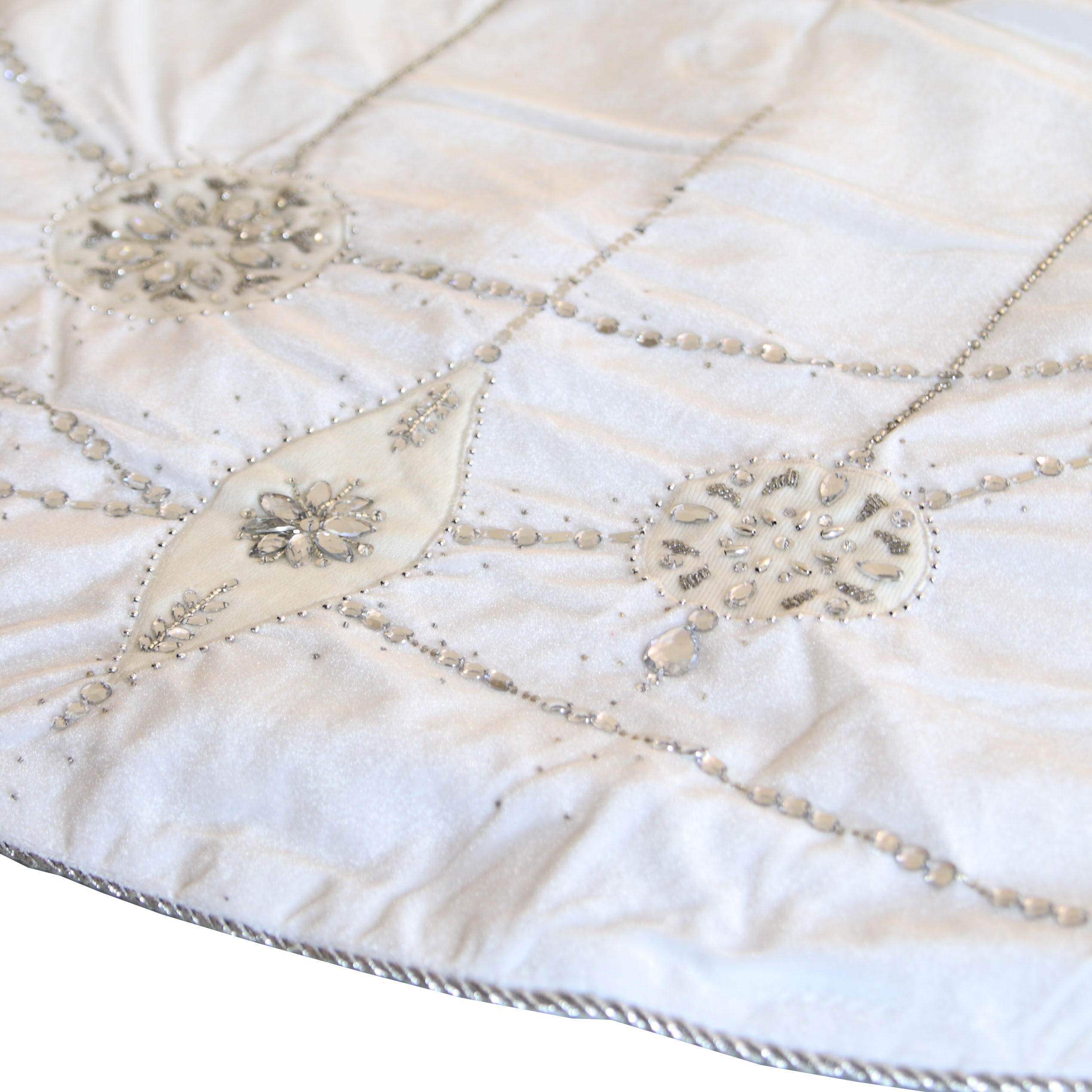 Product ID: 40155 Description: 56 Beaded Velvet Snowflakes in White Tree Skirt