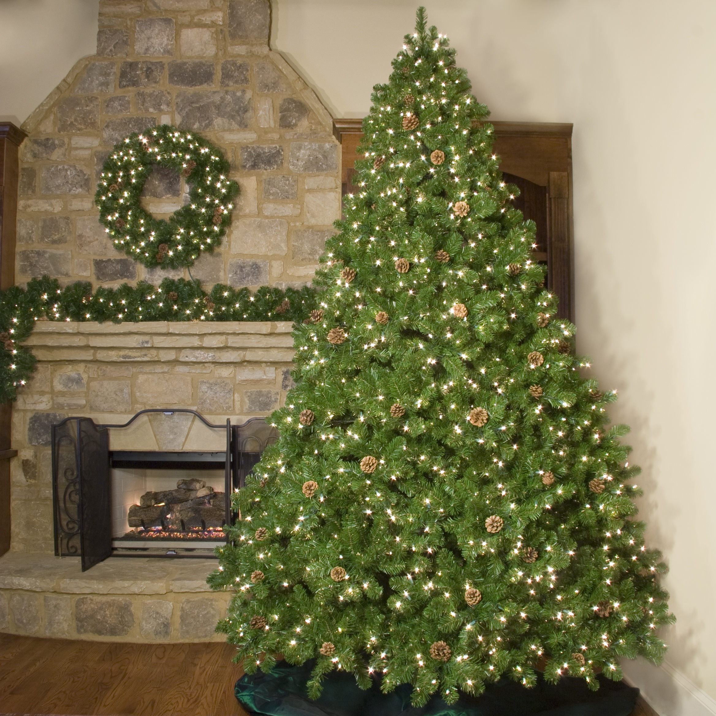 Winchester Artificial Prelit Christmas Tree