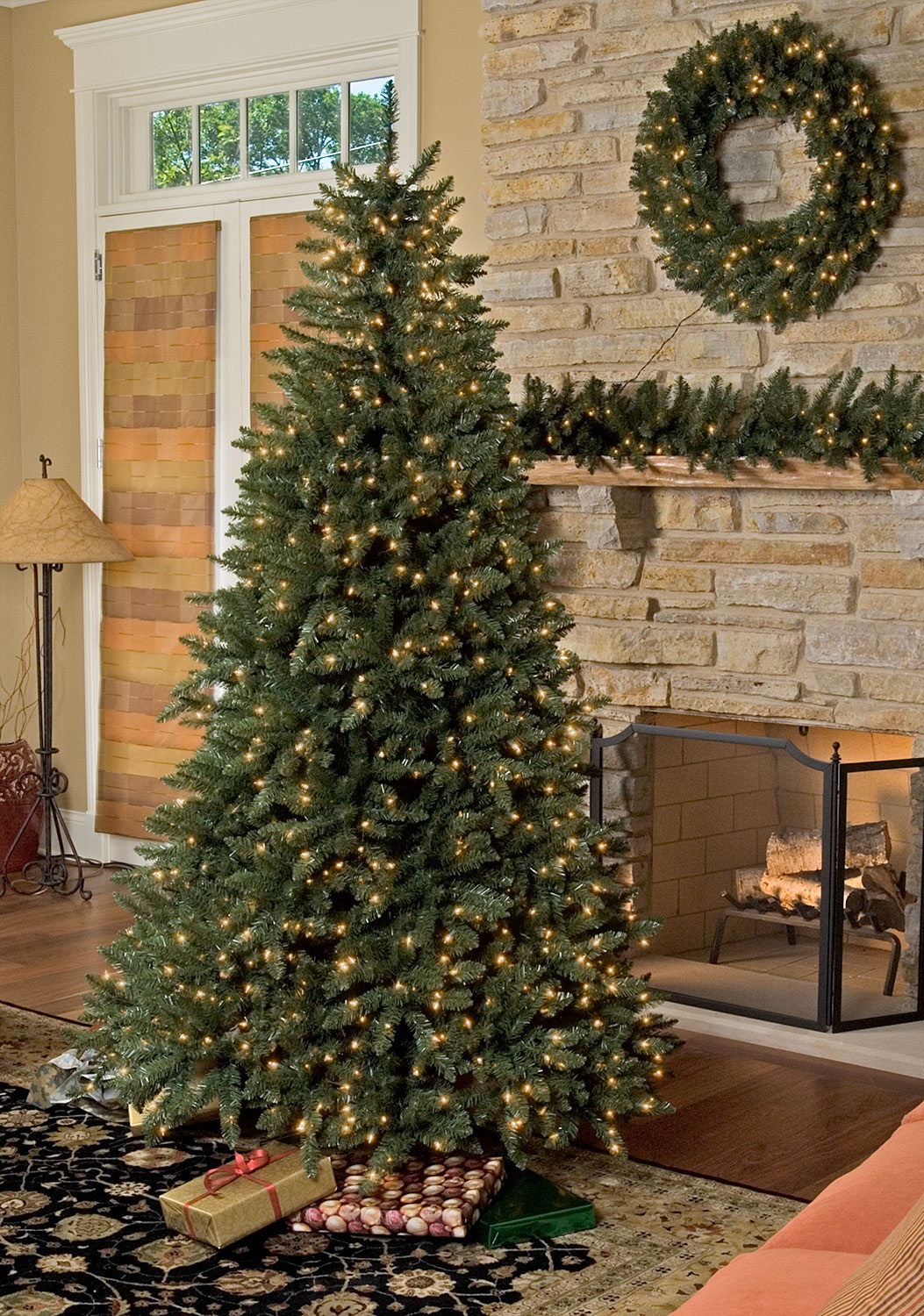 6.5' Full Pre-Lit Tiffany Tree, 750 Clear Lamps